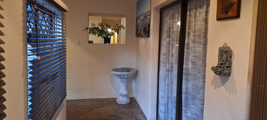 5 Bedroom Property for Sale in Lansdowne Western Cape